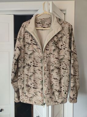 YeeYee Men’s Desert Camo Softshell Jacket